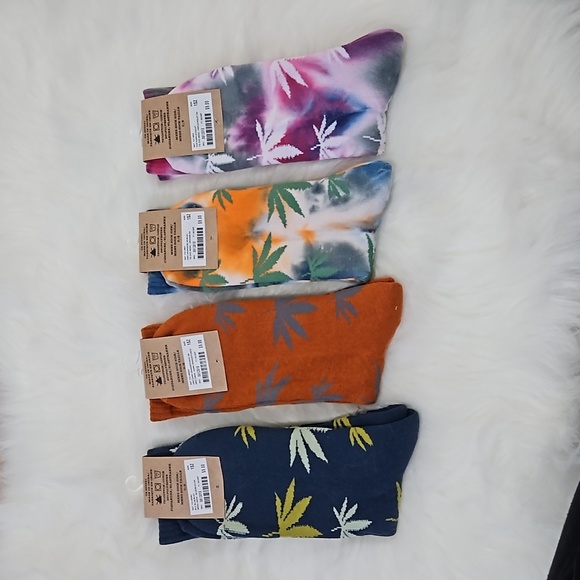 NEW WITH TAGS- SCOUT & TRAIL 420 FRIENDLY WEED SOCKS 4 PAIRS. - Picture 2 of 6